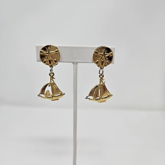 Gold Tone Sailboat Sand Dollar Clip On Dangle Earrings Nautical - Picture 2 of 10
